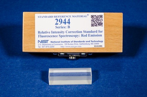 SRM 2944 - 熒光光譜的相對強度校正標(biāo)準(zhǔn)：紅色發(fā)射